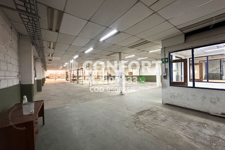 Bodega en arriendo en Santa Cruz, Itagüí, 2118 m² · foto 7 de 24