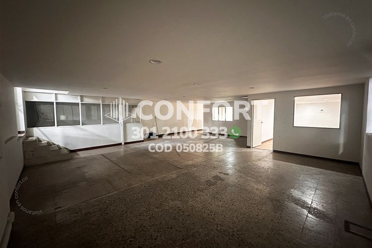 Bodega en arriendo en Santa Cruz, Itagüí, 2118 m² · foto 14 de 24