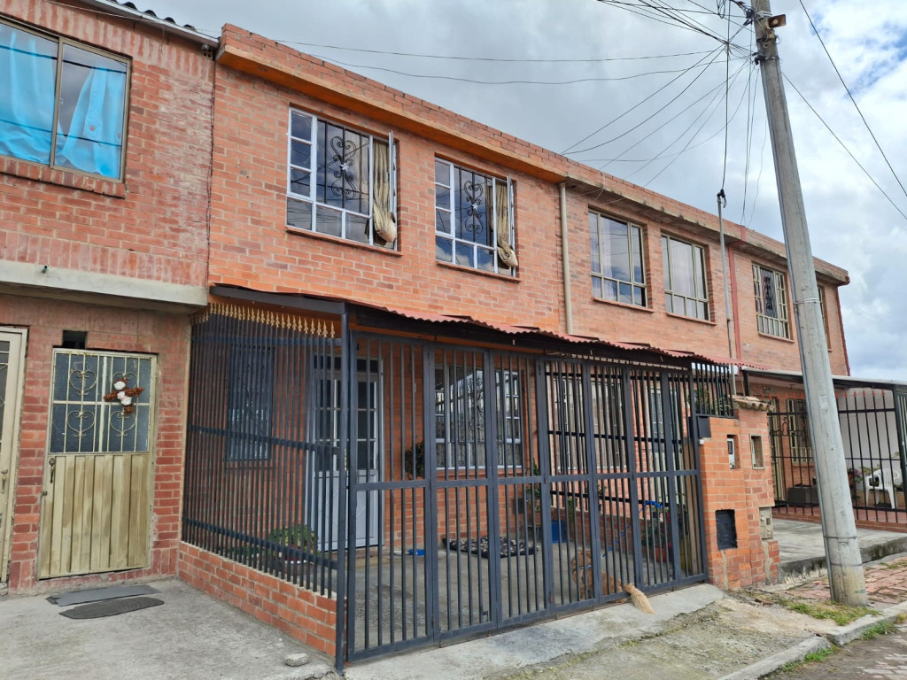 Casa en venta en Centro, Cajicá · foto 2 de 24