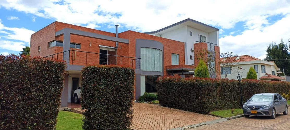 Casa de 5 alcobas en venta en Bojaca, Chía, 478 m² · foto 2 de 10