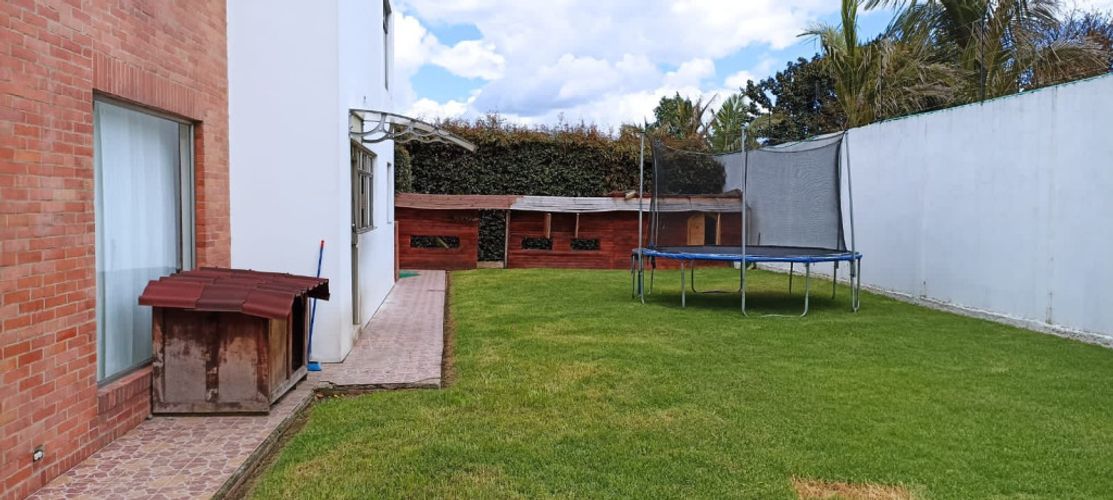Casa de 5 alcobas en venta en Bojaca, Chía, 478 m² · foto 3 de 10