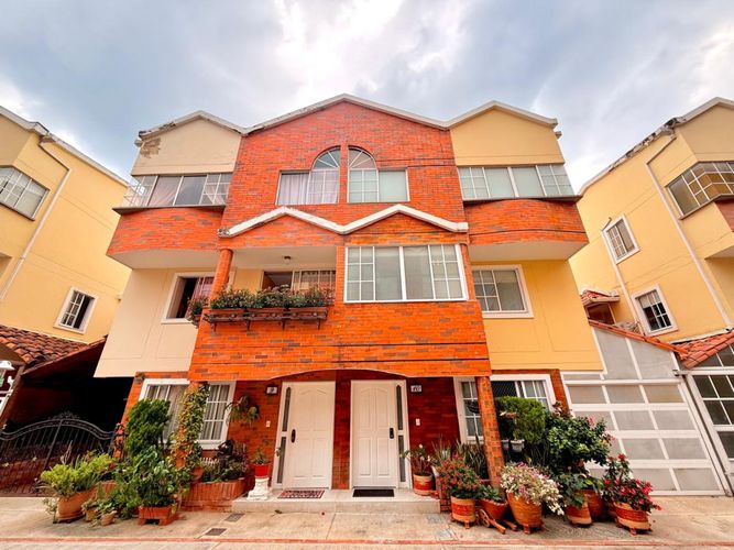 Casa de 3 alcobas en venta en Casco Antiguo - Floridablanca, Floridablanca, 270 m² · foto 2 de 24