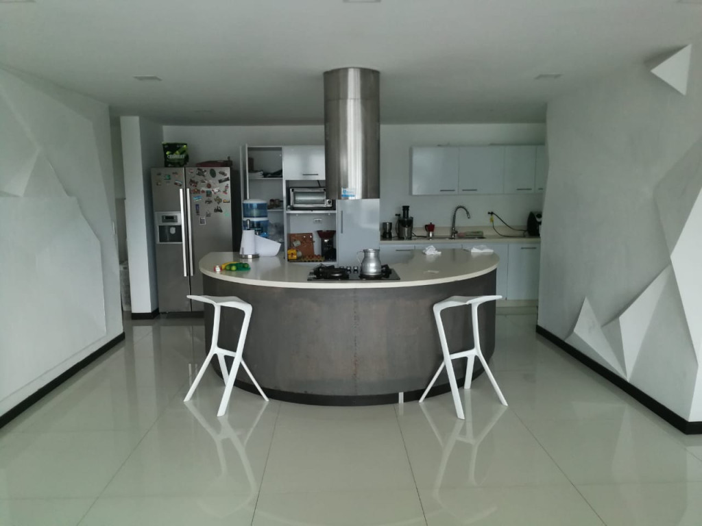 Apartamento en venta en Pinares, Pereira · foto 3 de 13