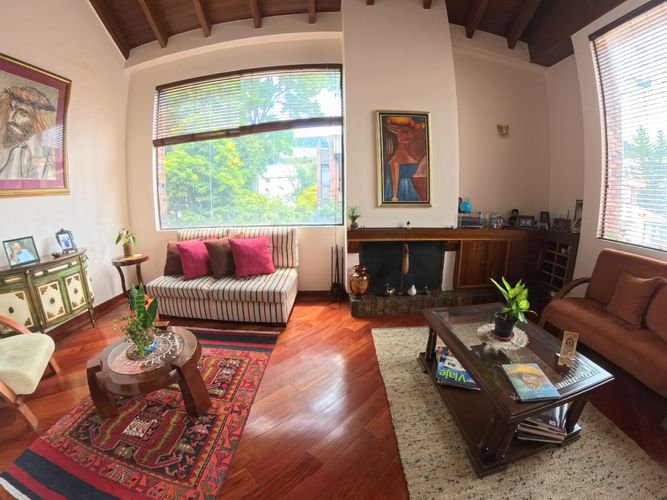 Casa de 3 alcobas en venta en Santa Barbara Central, Bogotá, 380 m² · foto 2 de 20