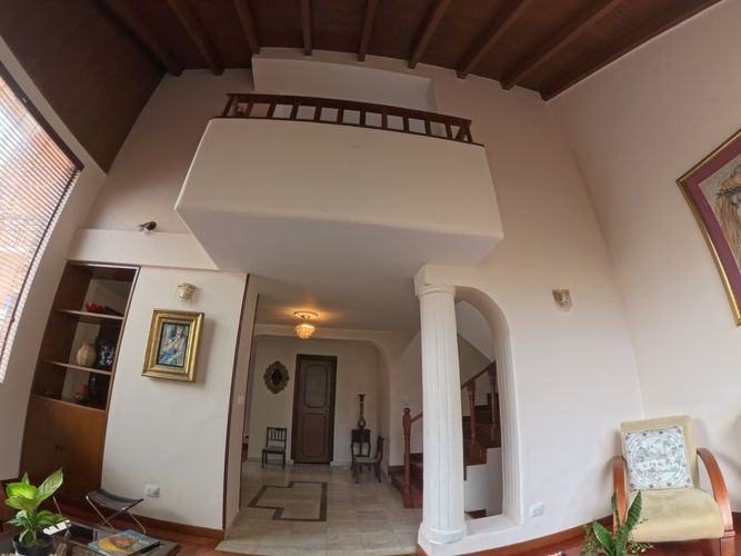 Casa de 3 alcobas en venta en Santa Barbara Central, Bogotá, 380 m² · foto 3 de 20