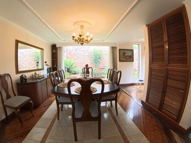 Casa de 3 alcobas en venta en Santa Barbara Central, Bogotá, 380 m² · foto 4 de 20