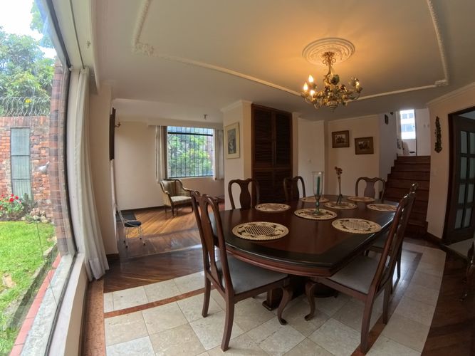 Casa de 3 alcobas en venta en Santa Barbara Central, Bogotá, 380 m² · foto 5 de 20