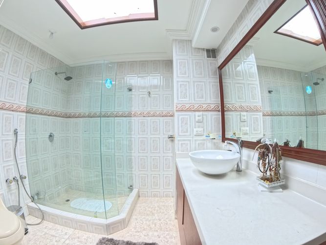 Casa de 3 alcobas en venta en Santa Barbara Central, Bogotá, 380 m² · foto 12 de 20