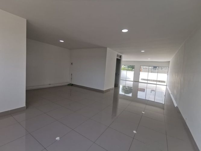 Oficina en arriendo en San Vicente, Cali, 230 m² · foto 2 de 7