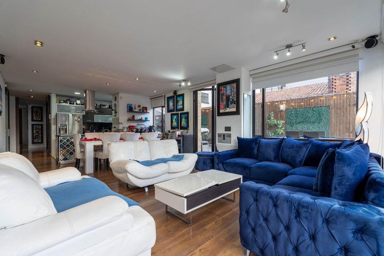 Apartamento de 3 alcobas en venta en Santa Barbara Central, Bogotá, 253 m² · foto 7 de 16