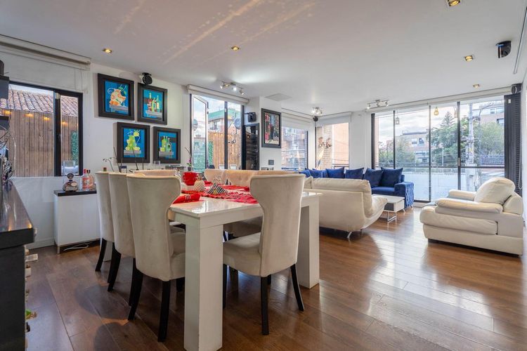 Apartamento de 3 alcobas en venta en Santa Barbara Central, Bogotá, 253 m² · foto 9 de 16