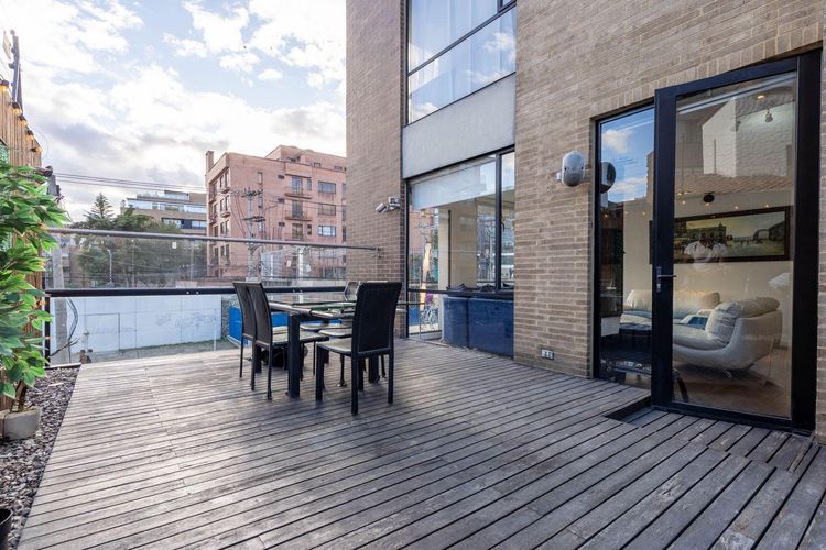 Apartamento de 3 alcobas en venta en Santa Barbara Central, Bogotá, 253 m² · foto 3 de 16