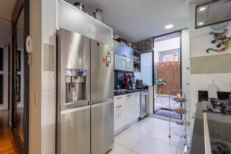Apartamento de 3 alcobas en venta en Santa Barbara Central, Bogotá, 253 m² · foto 4 de 16