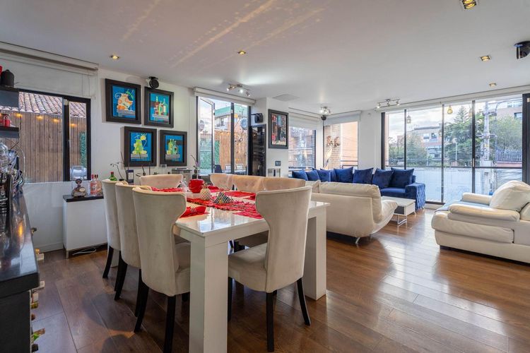 Apartamento de 3 alcobas en venta en Santa Barbara Central, Bogotá, 253 m² · foto 14 de 16