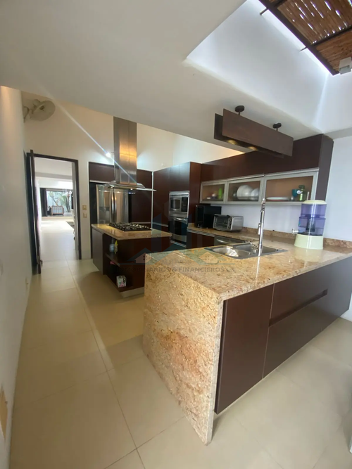 Casa de 4 alcobas en venta en Ub. Bavaria, Girardot, 330 m² · foto 21 de 24