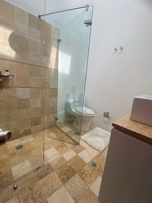 Casa de 4 alcobas en venta en Ub. Bavaria, Girardot, 330 m² · foto 14 de 24