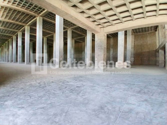 Bodega en arriendo en Sierra Morena, La Estrella, 4933 m² · foto 2 de 17