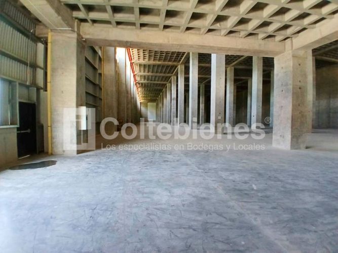 Bodega en arriendo en Sierra Morena, La Estrella, 4933 m² · foto 3 de 17