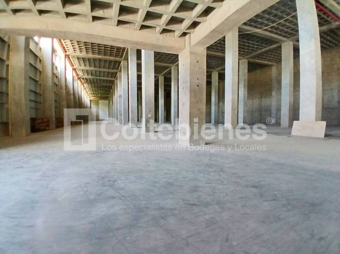 Bodega en arriendo en Sierra Morena, La Estrella, 4933 m² · foto 4 de 17