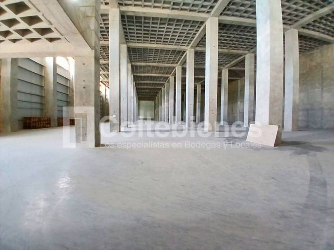 Bodega en arriendo en Sierra Morena, La Estrella, 4933 m² · foto 9 de 17