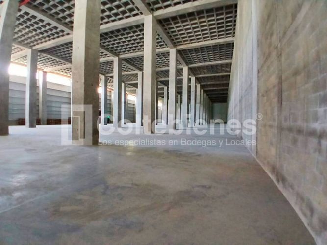 Bodega en arriendo en Sierra Morena, La Estrella, 4933 m² · foto 12 de 17