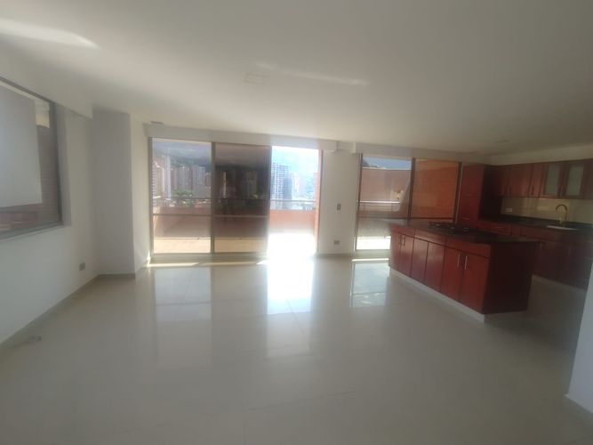 Apartamento de 4 alcobas en arriendo en Vegas De La Doctora, Sabaneta, 326 m² · foto 3 de 24