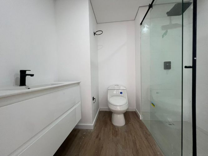Apartamento de 2 alcobas en venta en El Poblado, Medellín, 120 m² · foto 17 de 18