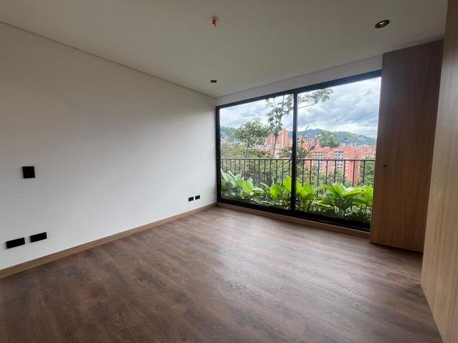 Apartamento en venta en Loma Del Chocho, Envigado · foto 2 de 15