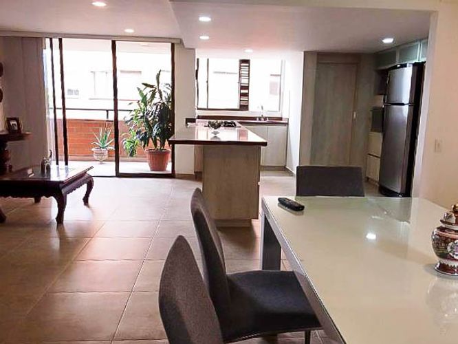 Apartamento de 3 alcobas en venta en El Poblado, Medellín, 121 m² · foto 4 de 12
