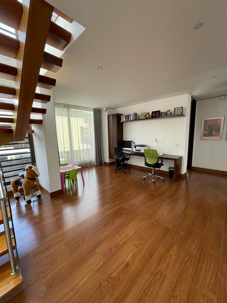 Casa en venta en San Jose De Bavaria, Bogotá · foto 3 de 24