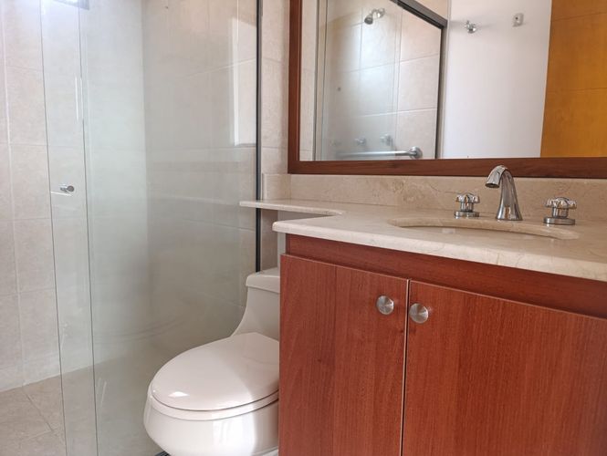 Apartamento de 3 alcobas en arriendo en El Poblado, Medellín, 111 m² · foto 15 de 16