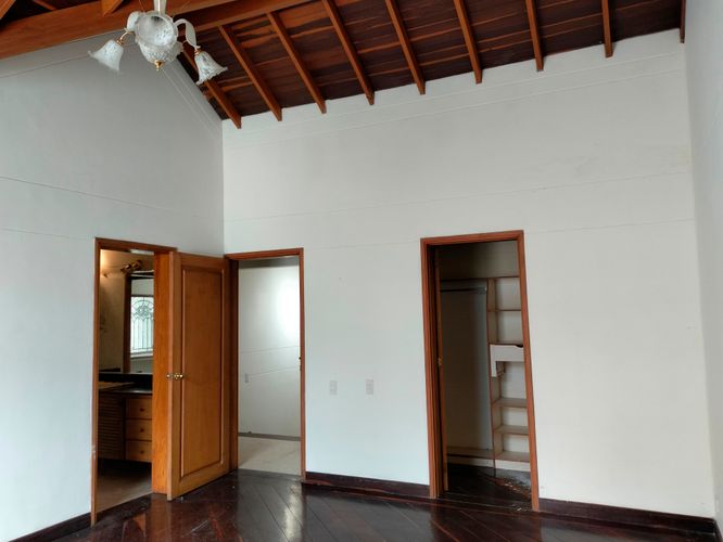 Casa de 4 alcobas en venta en San Lucas, Medellín, 480 m² · foto 7 de 18