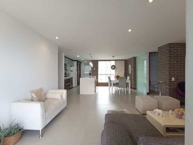 Apartamento de 2 alcobas en arriendo en El Poblado, Medellín, 127 m² · foto 3 de 20