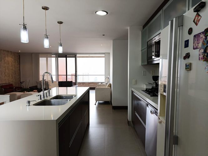 Apartamento de 2 alcobas en arriendo en El Poblado, Medellín, 127 m² · foto 7 de 20