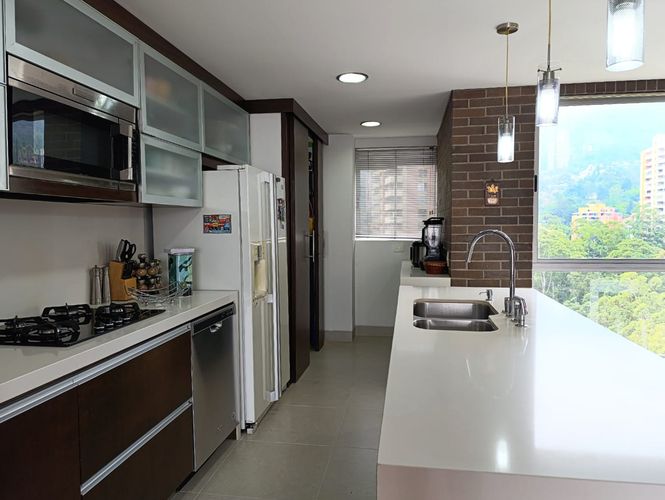 Apartamento de 2 alcobas en arriendo en El Poblado, Medellín, 127 m² · foto 9 de 20