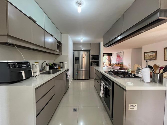 Apartamento de 4 alcobas en venta en El Poblado, Medellín, 218 m² · foto 7 de 20