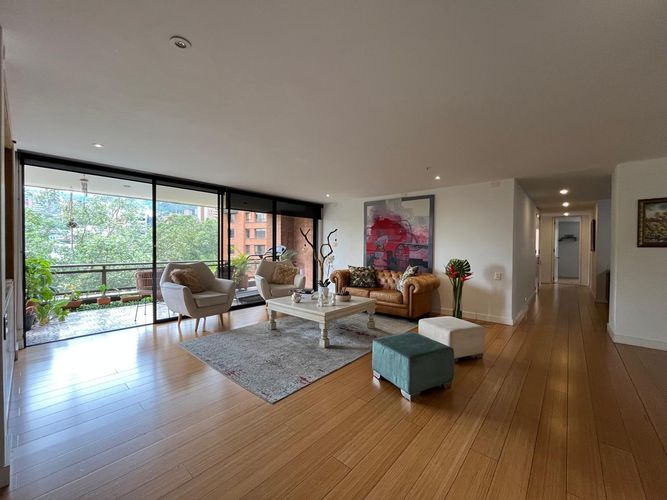 Apartamento de 4 alcobas en venta en El Poblado, Medellín, 218 m² · foto 2 de 20