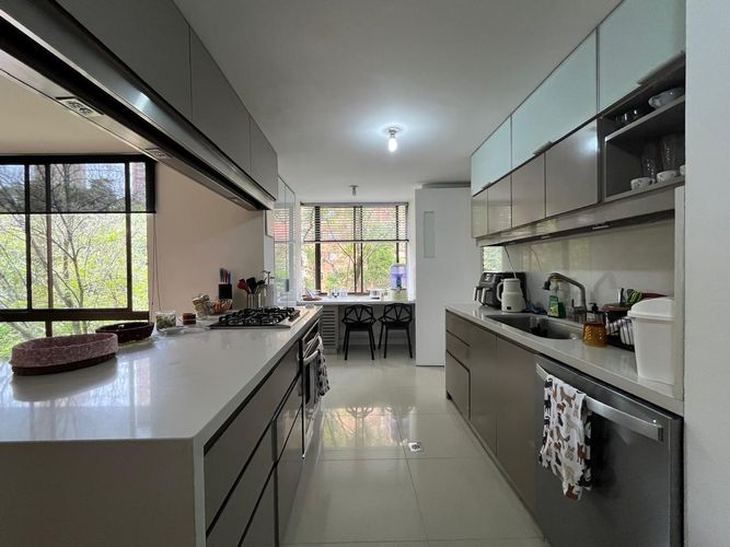Apartamento de 4 alcobas en venta en El Poblado, Medellín, 218 m² · foto 6 de 20