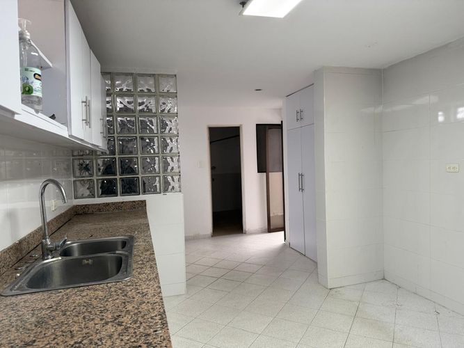 Casa de 3 alcobas en venta en El Ingenio, Cali, 204 m² · foto 2 de 24