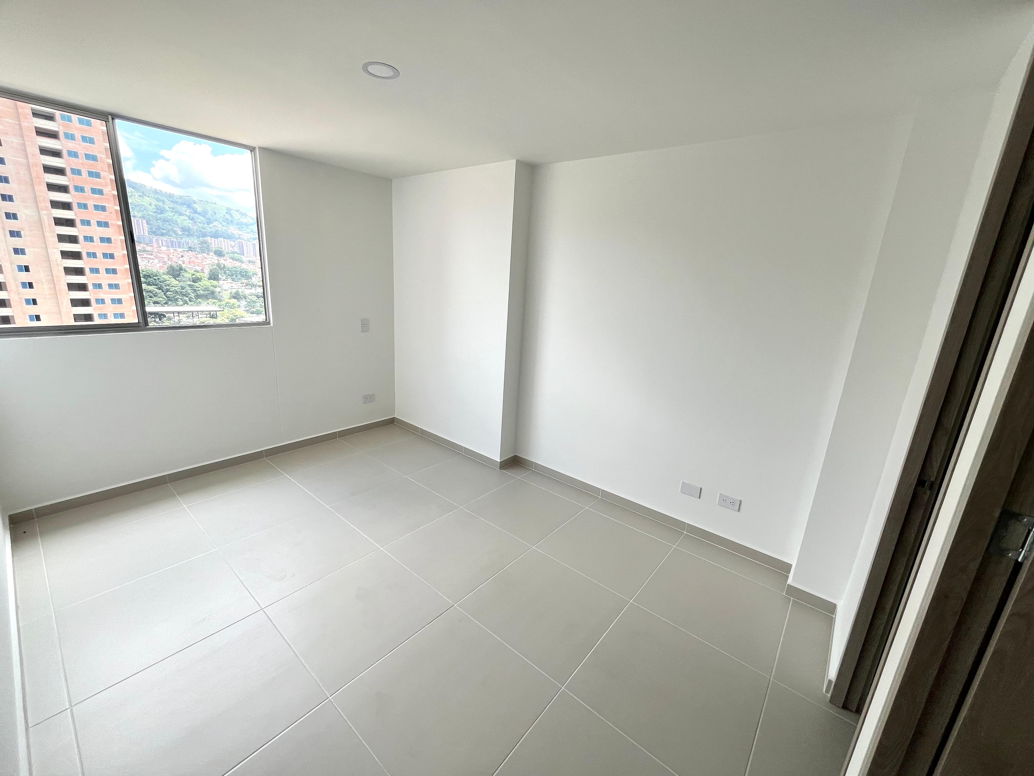 Apartamento en venta en Zona Industrial No. 1, Itagüí · foto 13 de 24