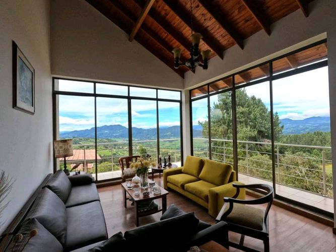Casa de 3 alcobas en venta en Yerbabuena, Sopó, 364 m² · foto 2 de 19