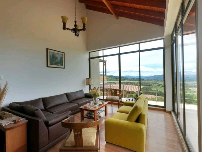 Casa de 3 alcobas en venta en Yerbabuena, Sopó, 364 m² · foto 5 de 19