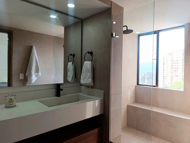 Apartamento de 4 alcobas en arriendo en El Poblado, Medellín, 280 m² · foto 17 de 20