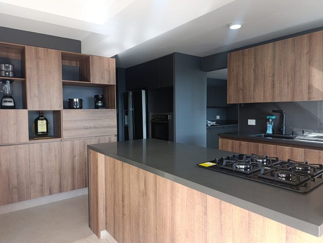 Apartamento de 4 alcobas en arriendo en El Poblado, Medellín, 280 m² · foto 5 de 20