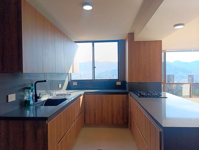 Apartamento de 4 alcobas en arriendo en El Poblado, Medellín, 280 m² · foto 4 de 20