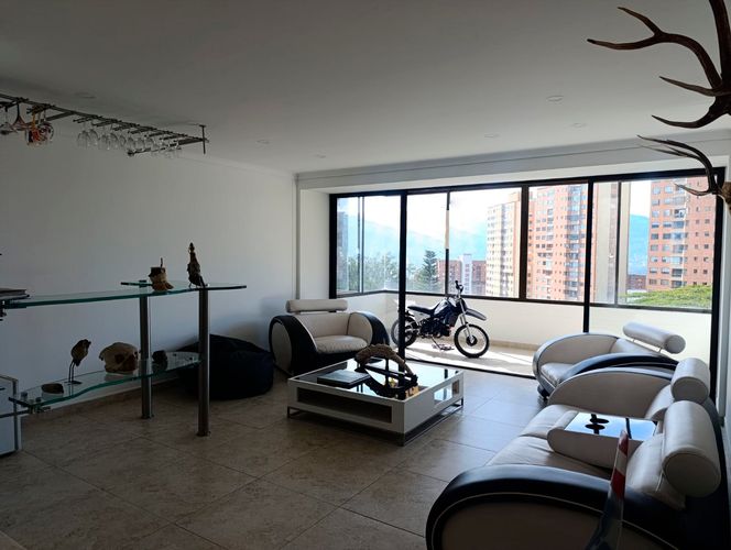 Apartamento de 4 alcobas en arriendo en El Poblado, Medellín, 280 m² · foto 2 de 20