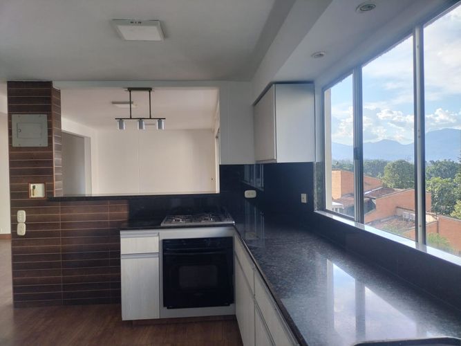 Apartamento de 3 alcobas en arriendo en El Poblado, Medellín, 90 m² · foto 3 de 16