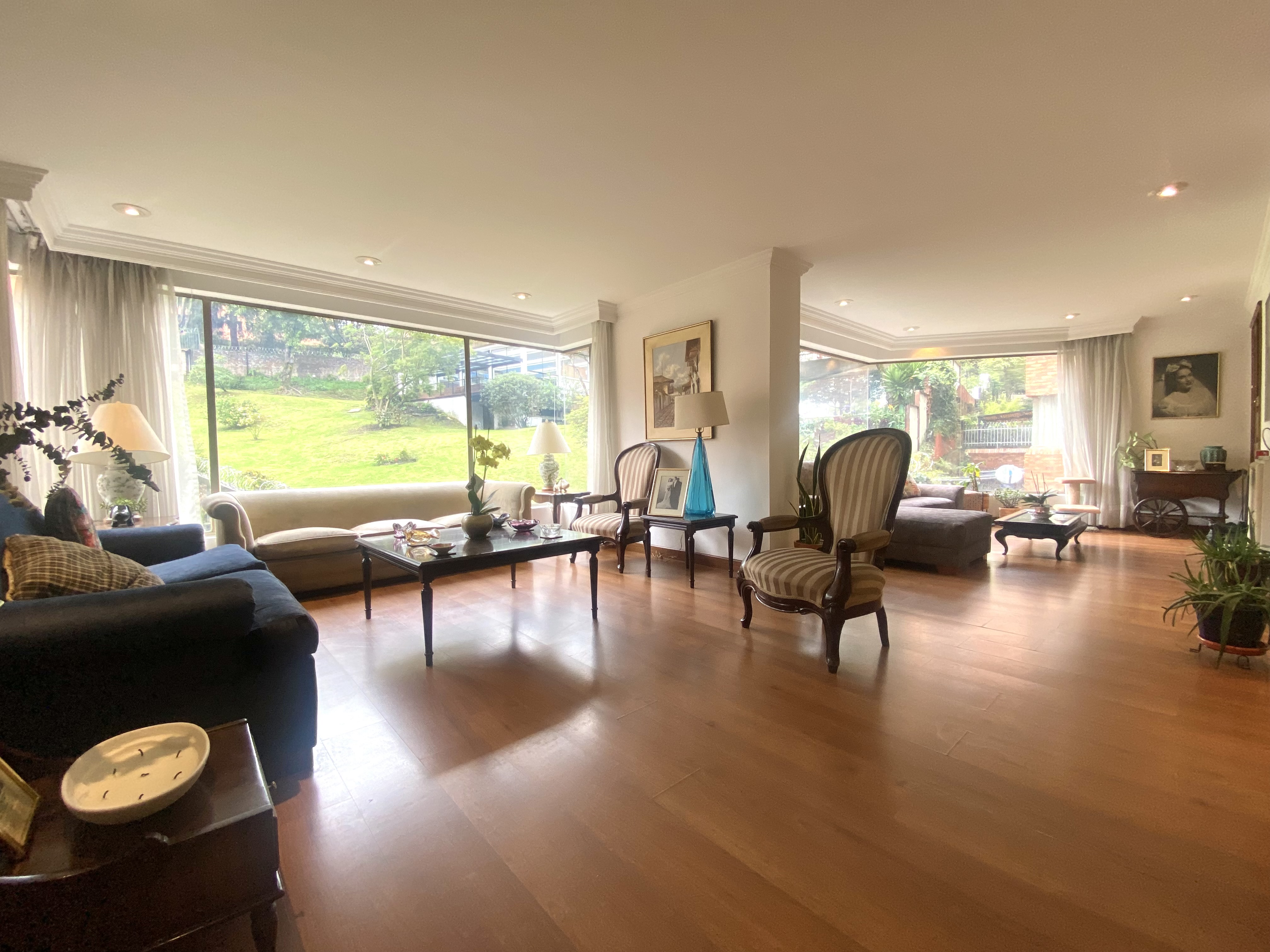Apartamento en venta en Los Rosales, Bogotá · foto 2 de 24