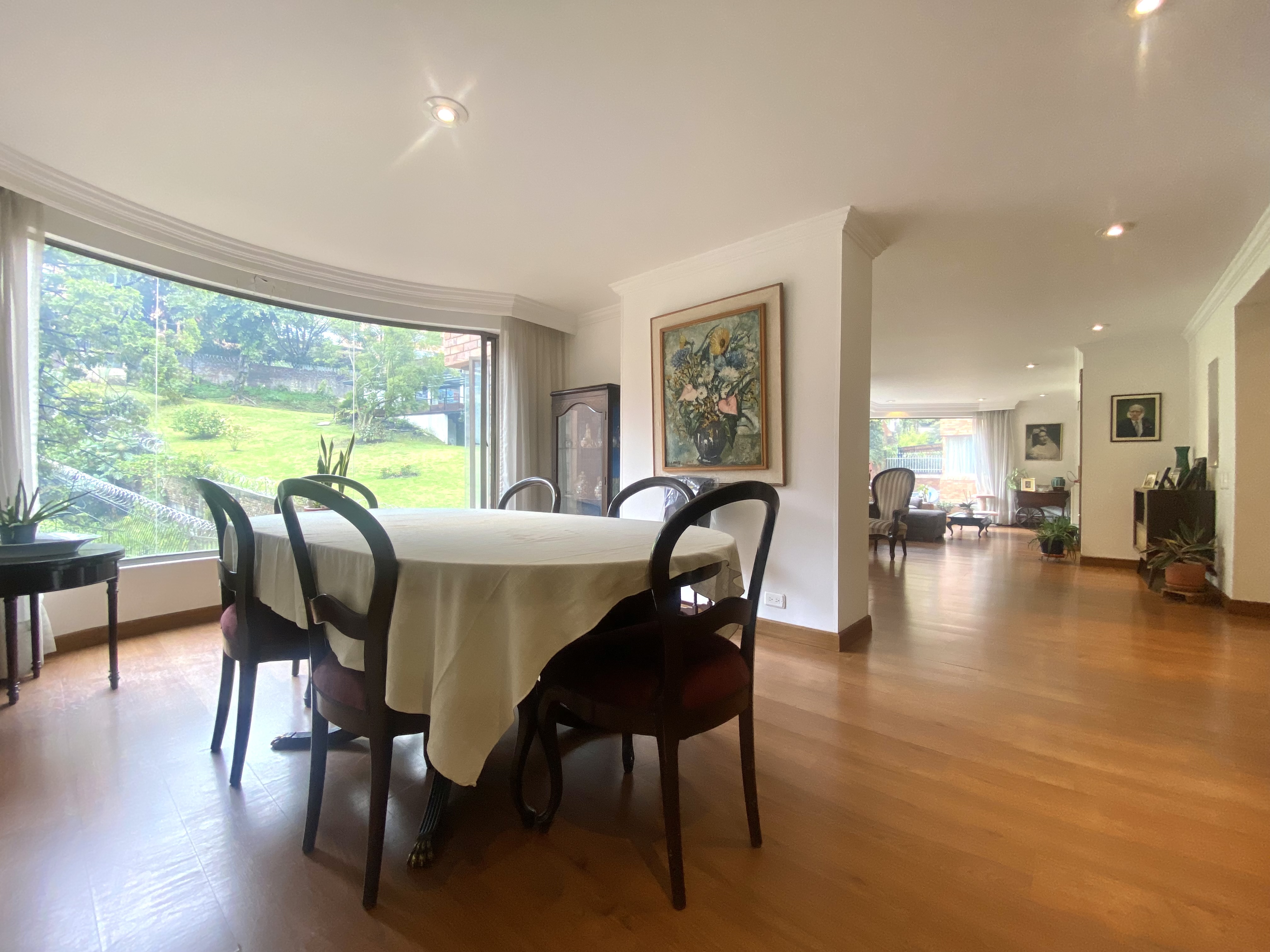 Apartamento en venta en Los Rosales, Bogotá · foto 8 de 24