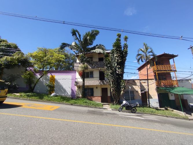 Casa de 6 alcobas en venta en Enciso, Medellín, 128 m² · foto 2 de 24